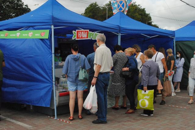 Яйца «Курочкино», колбаса «Деревенская» от «Роминты» и молочный набор «Нежинская» 